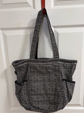 Thirty One Retro Metro Tote Herringbone Craft , black and white